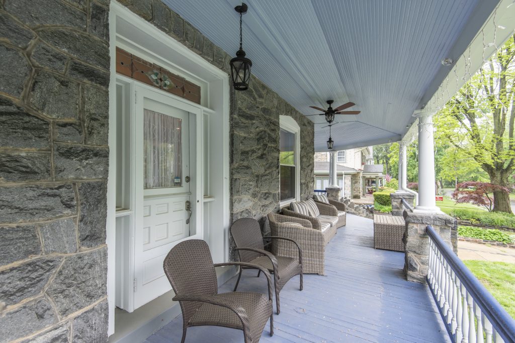 32 Greenwood Ave House Porch